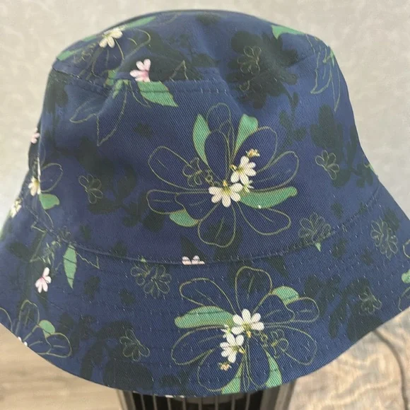 Mahina Made bucket hat; non reversible; fits most small-medium heads - Picture 2 of 3